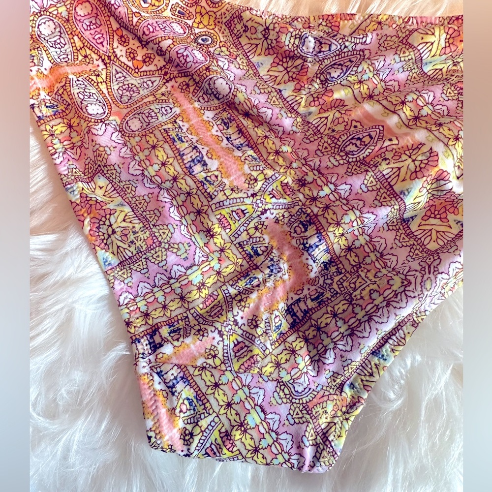 NEW• Victoria’s Secret Bohemian Pastel Paisley Cheeky Ruched Bikini• L - Picture 9 of 16